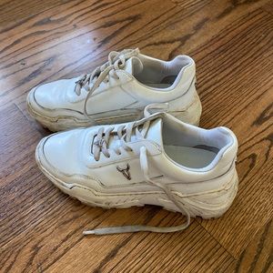 white platform sneakers from windsor smith (princess polly) in size 8!!